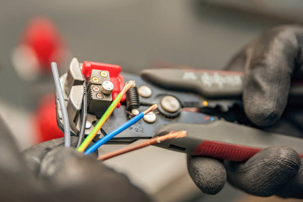 Best Affordable Electrician  in Alvarado, TX